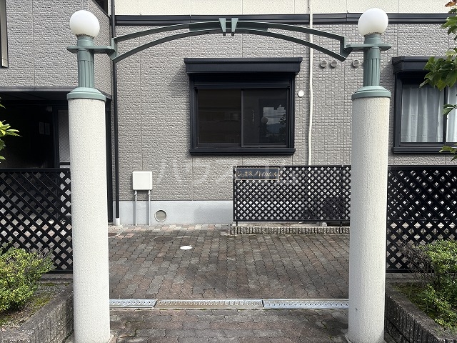 19/30 エントランス