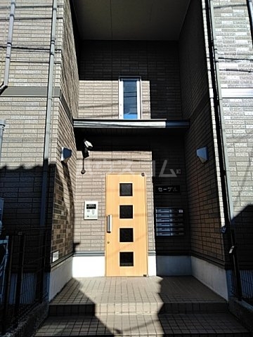 16/18 エントランス