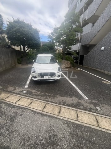 28/30 駐車場