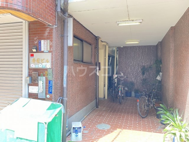 22/30 エントランス