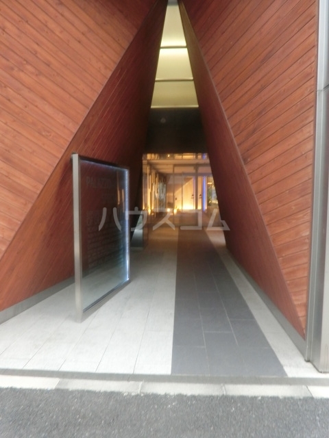 19/23 エントランス