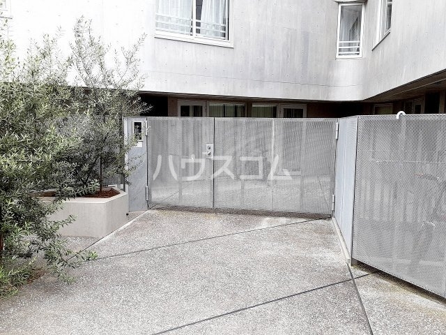 16/26 エントランス