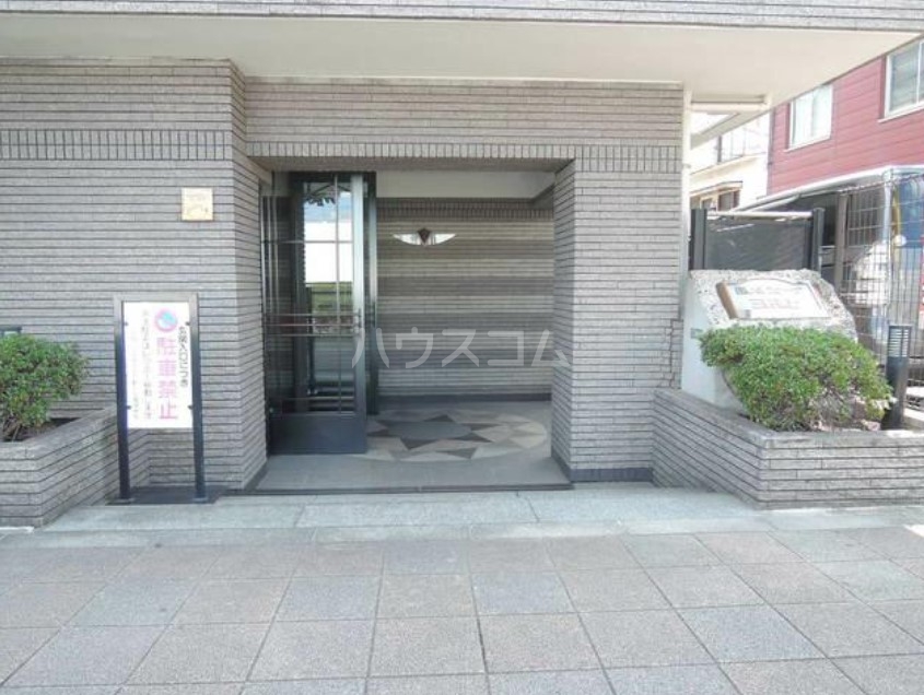 18/26 エントランス