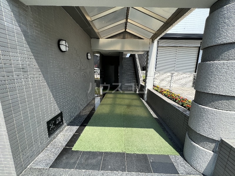 26/30 エントランス