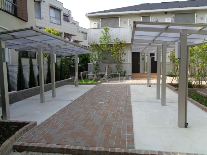 24/30 エントランス