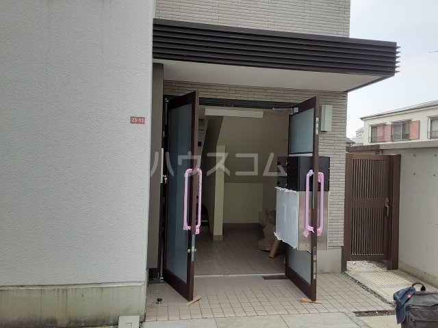 5/5 エントランス