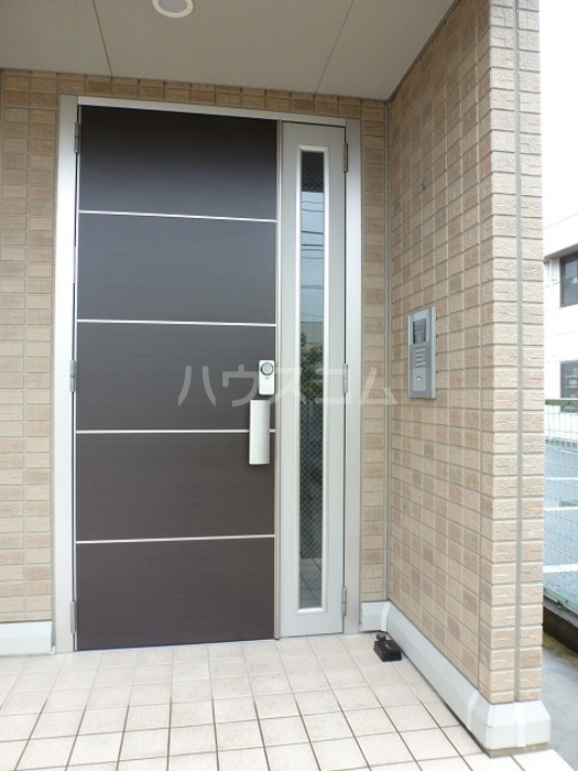 18/27 エントランス