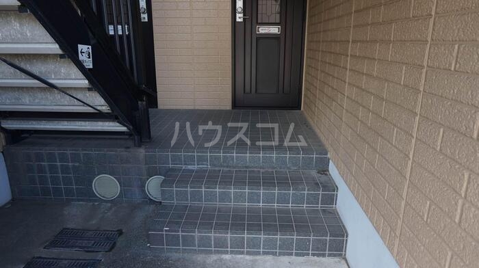 16/23 エントランス