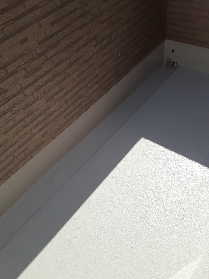 20/28 バルコニー