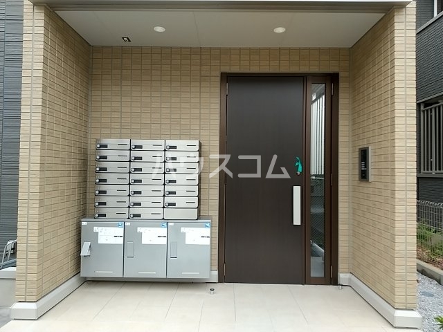 16/23 エントランス