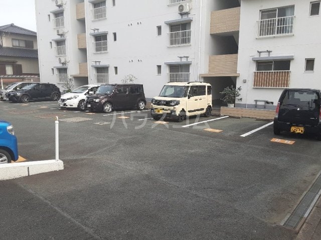27/30 駐車場