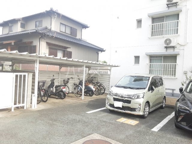 28/30 駐車場