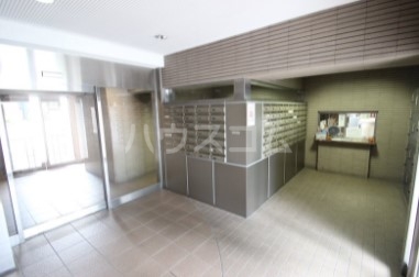 16/23 エントランス