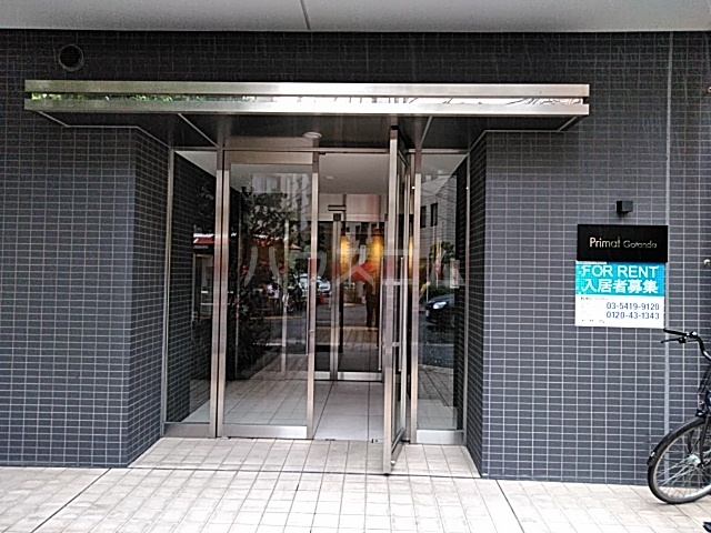 24/30 エントランス