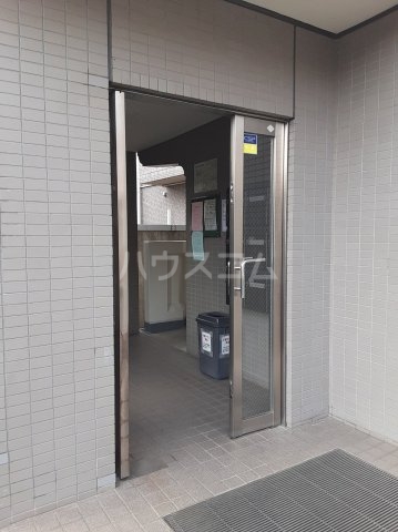 21/30 エントランス