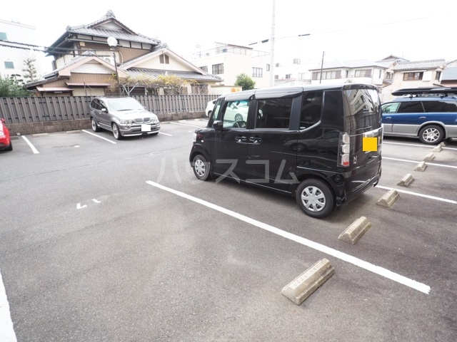 22/23 駐車場