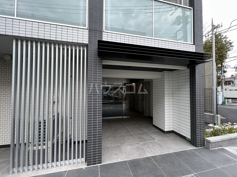 27/30 エントランス