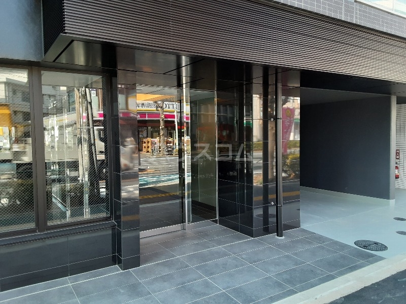 23/30 エントランス