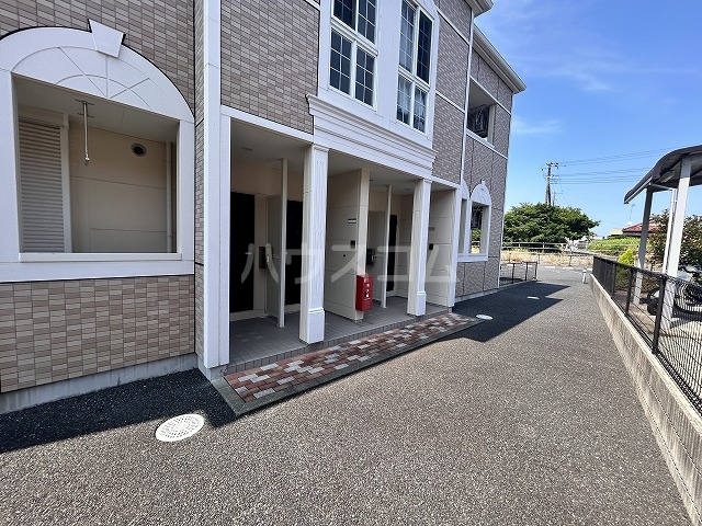 27/29 エントランス