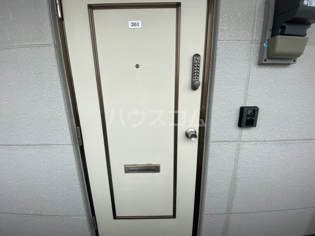 25/30 エントランス