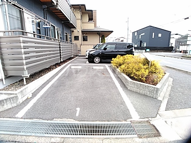 23/26 駐車場