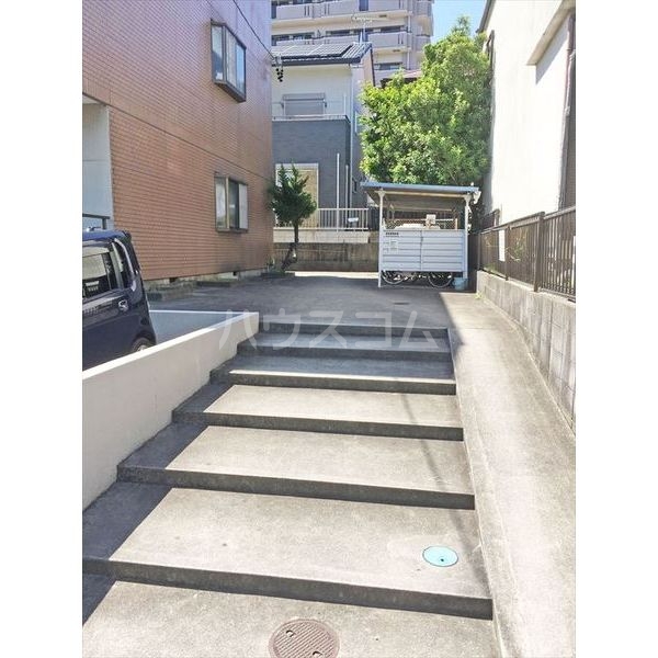 16/19 エントランス