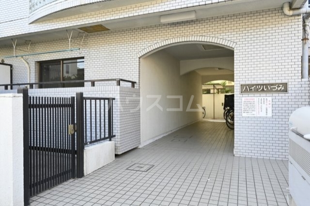 26/30 エントランス