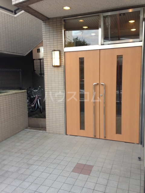 22/24 エントランス