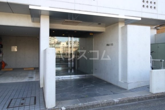 28/30 エントランス