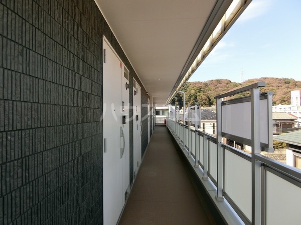 21/30 エントランス