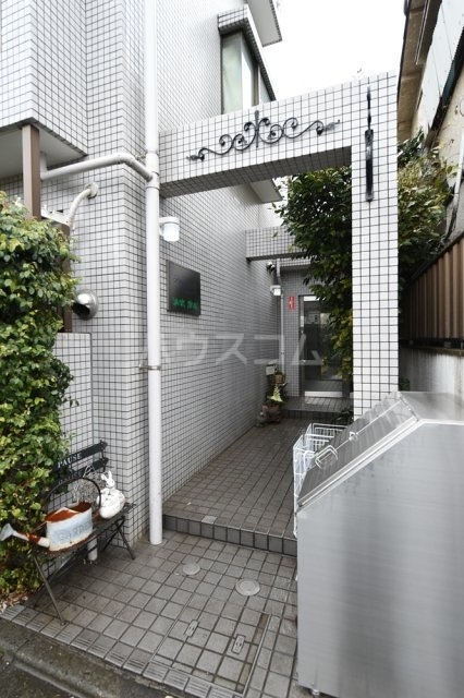 16/19 エントランス