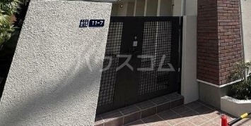 16/19 エントランス