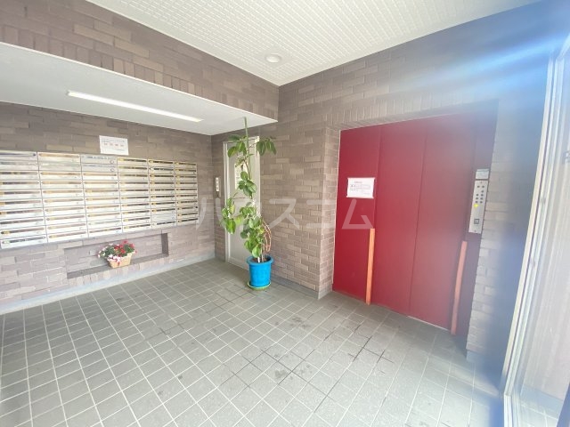 28/30 エントランス