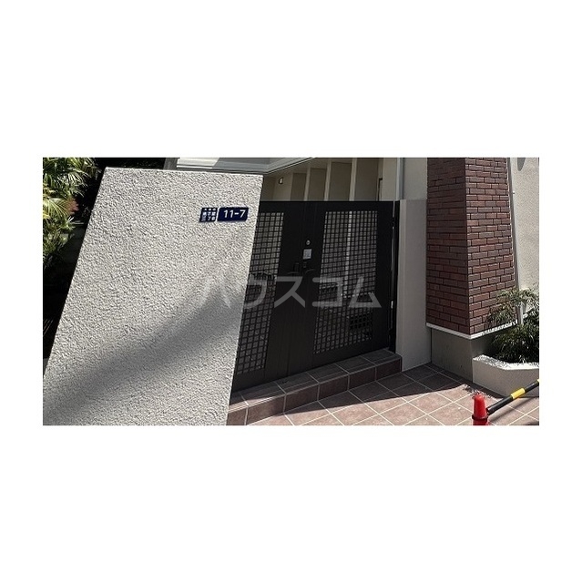 15/18 エントランス