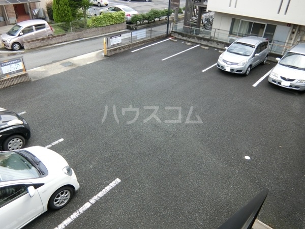 16/20 駐車場