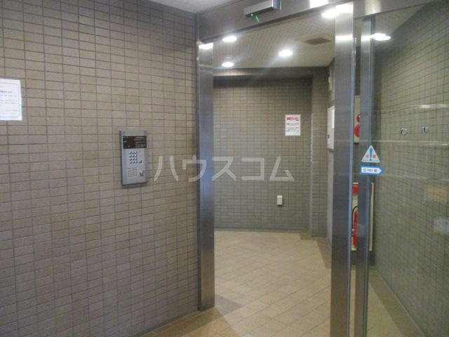 18/23 エントランス