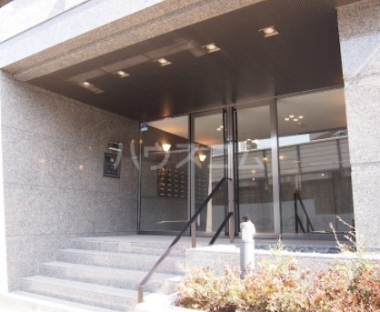 18/25 エントランス