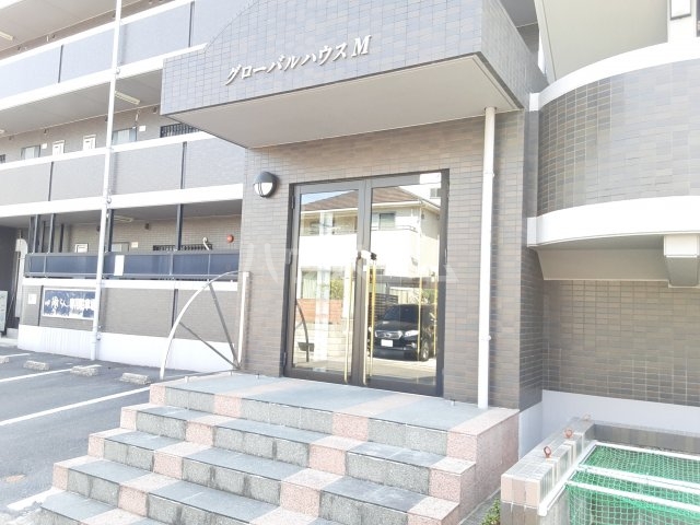 23/30 エントランス