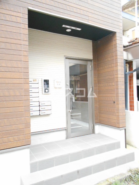 28/30 エントランス