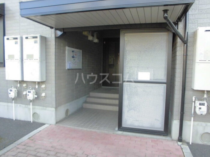19/30 エントランス