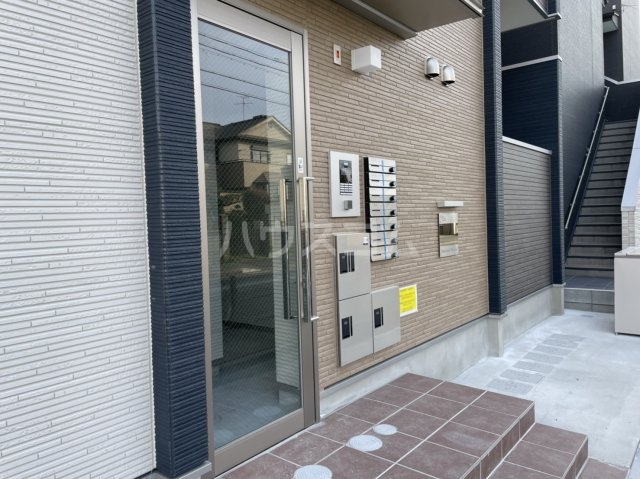 18/26 エントランス