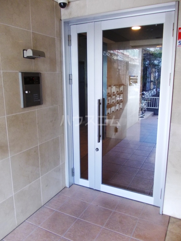 18/25 エントランス