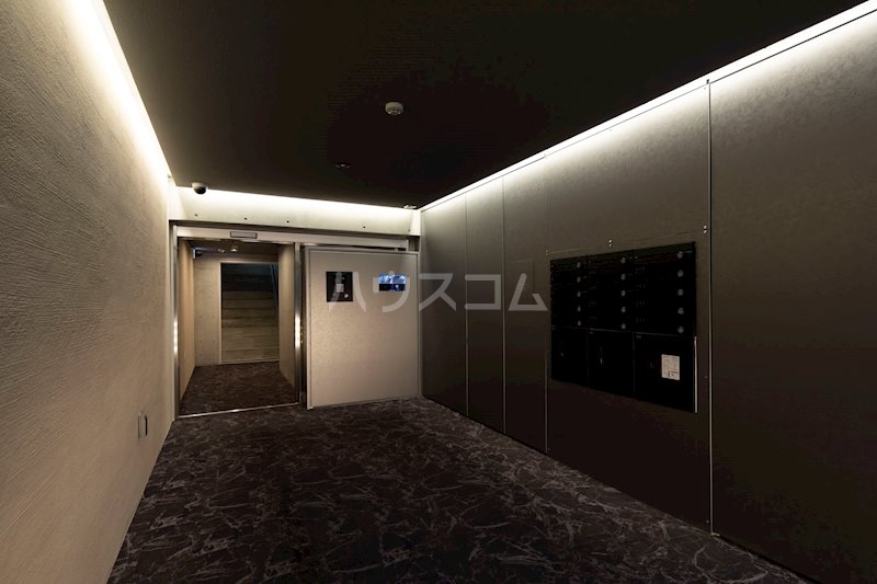 21/30 エントランス