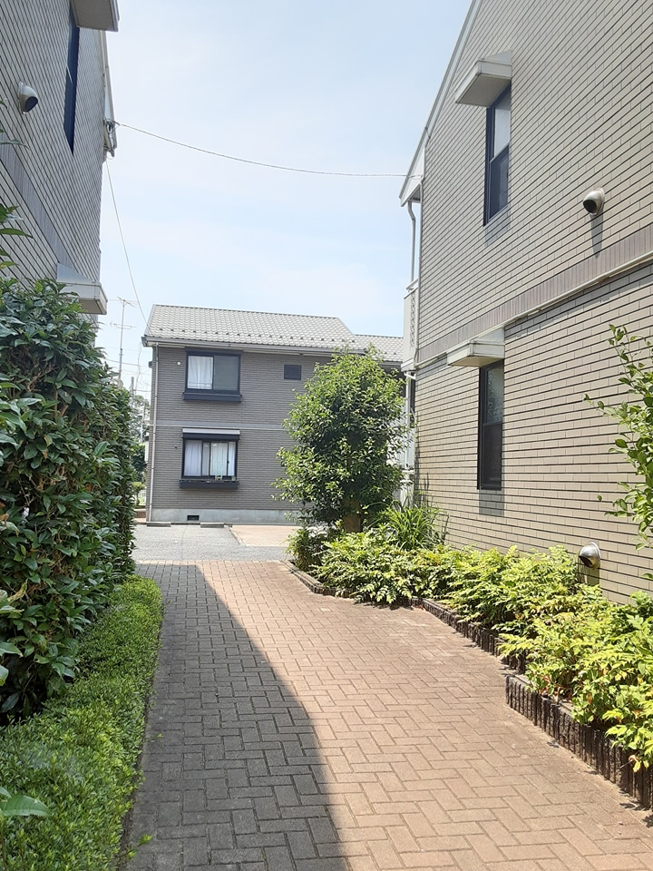 21/22 エントランス