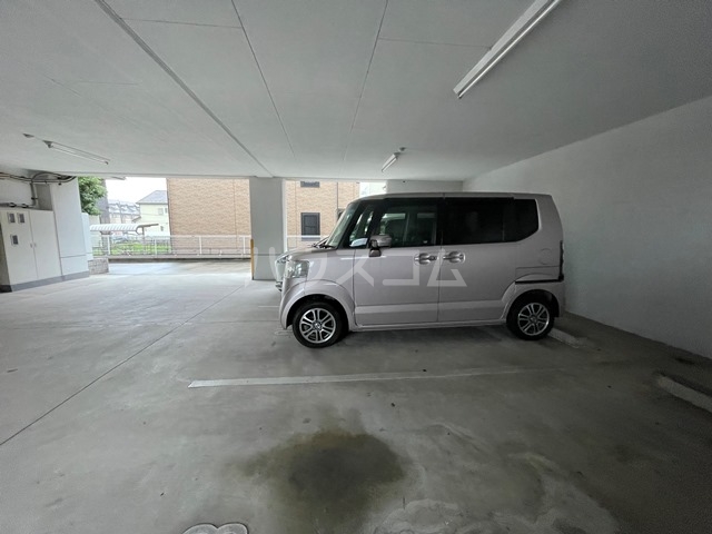 26/30 駐車場