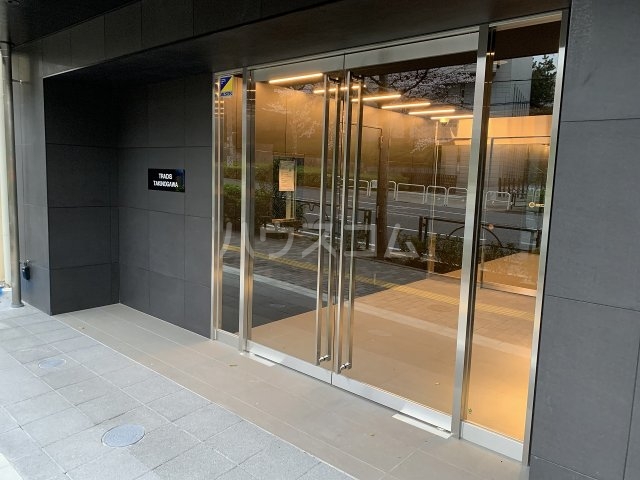 22/30 エントランス