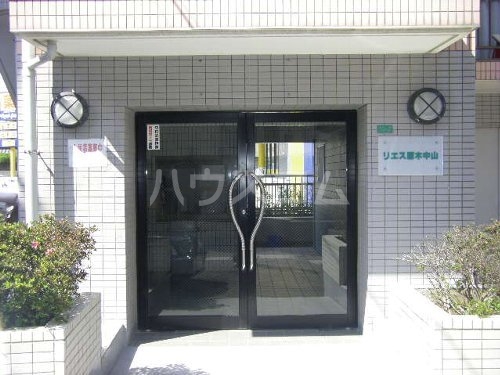 16/23 エントランス