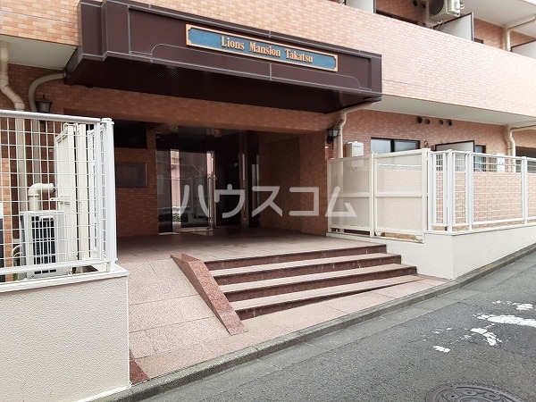 23/30 エントランス