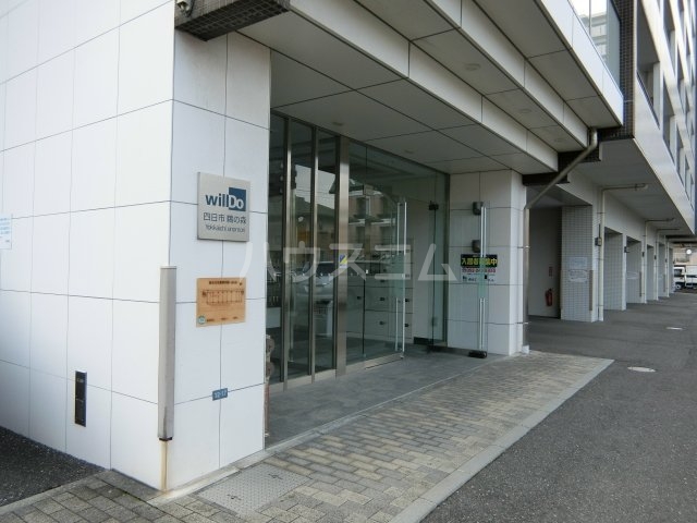 2/5 エントランス