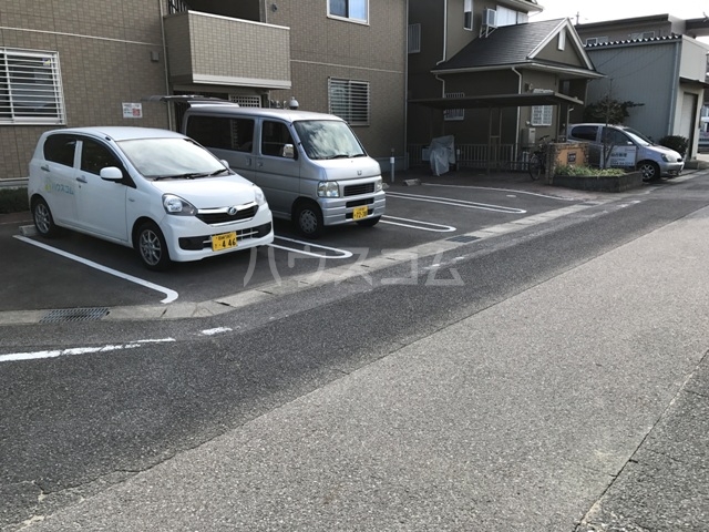 23/30 駐車場